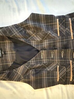 bebe womens Gray Plaid Vest with skirt